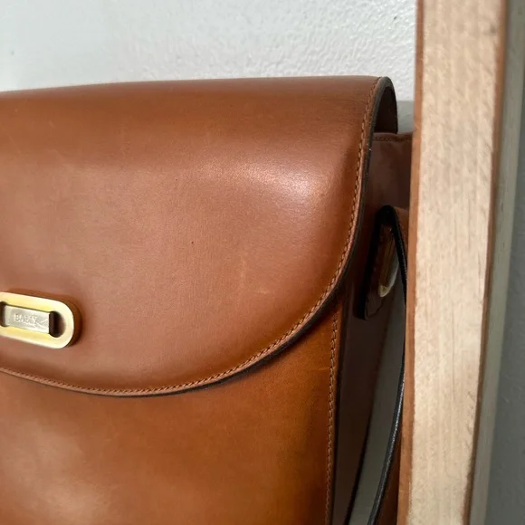 Bally Tan Leather Shoulder Bag with Gold Detail - Picture 5 of 12